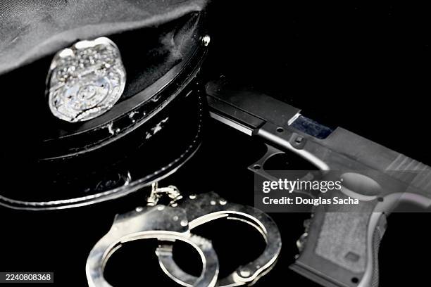 police officers gear for duty - responsabilidad policial fotografías e imágenes de stock