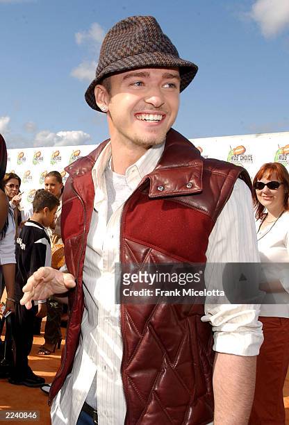Justin Timberlake attends Nickelodeon's 16th Annual Kid's Choice Awards at the Barker Hangar, April 12, 2003 in Santa Monica, California.