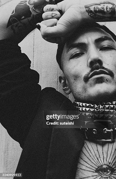rebellion in black and steel. - vanguardista imagens e fotografias de stock