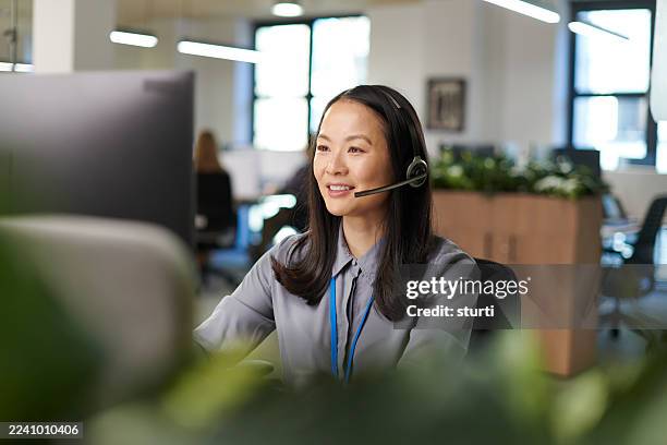 customer service on the line - customer relationship management stock pictures, royalty-free photos & images