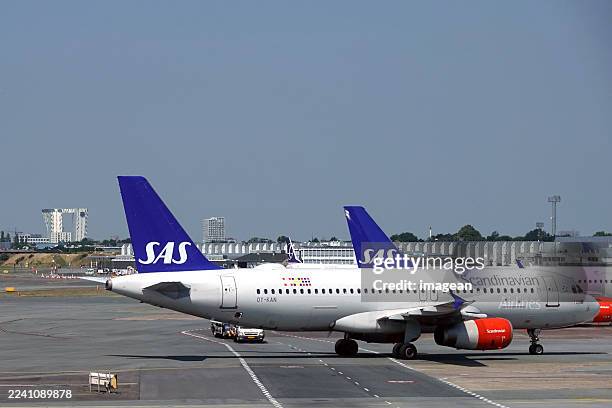 sas scandinavian airline - special forces stock pictures, royalty-free photos & images