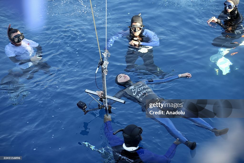 Turkish athlete Sahika Ercumen breaks world record in variable weight no-fins diving