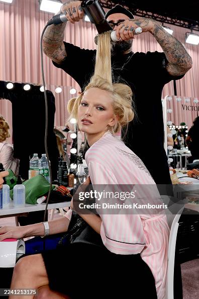 Victoria's Secret Fashion Show 2025 - Hair & Makeup Victoria's Secret Fashion Show 2025 - Hair & Makeup