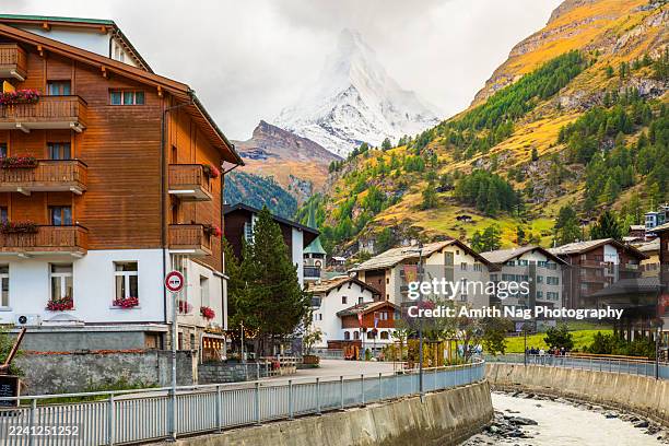 zermatt and matterhorn view - zermatt foto e immagini stock