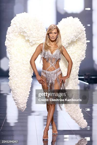 Victoria's Secret Fashion Show 2025 - Runway Victoria's Secret Fashion Show 2025 - Runway