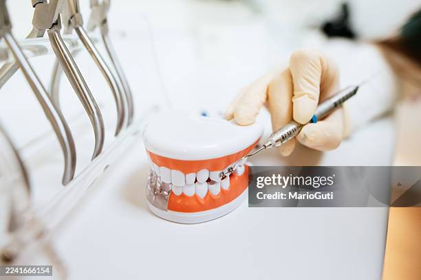 human teeth mockup - implante dentário imagens e fotografias de stock