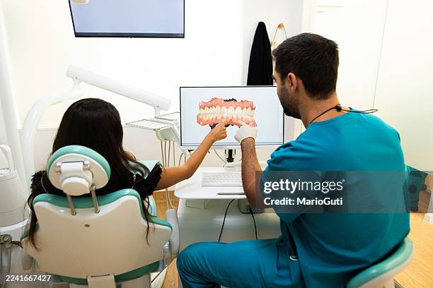 patient and dentist checking a 3d teeth scan - 3d scanning stock pictures, royalty-free photos & images