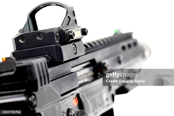 red dot type optics for rifle shooting - espingarda imagens e fotografias de stock
