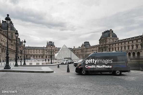 Louvre Museum In Paris Closed After Robbery Louvre Museum In Paris Closed After Robbery