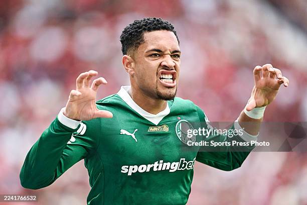 Vitor Roque of Palmeiras celebrates after scoring the team's first goal during a Brasileirao 2025 match between Flamengo and Palmeiras at Maracana...
