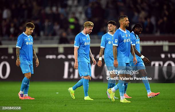 Napoli players look dejected after the Serie A match between Torino FC and SSC Napoli at Stadio Olimpico di Torino on October 18, 2025 in Turin,...