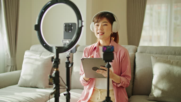 https://media.gettyimages.com/id/2242014536/video/asian-woman-recording-vlog-talking-at-home.jpg?b=1&s=640x640&k=20&c=-9gIIdHU1PSbXnBvJEztJNCAMIqAxOyZ8AJkLysLLfA=
