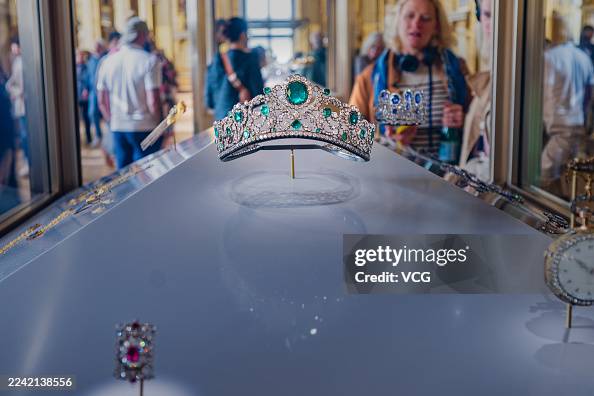 Jewels Stolen In Raid On Louvre Museum In Paris Jewels Stolen In Raid On Louvre Museum In Paris