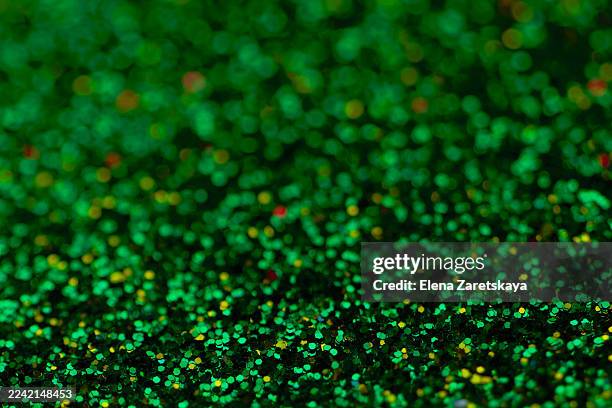 bright green bokeh background with soft circular light orbs for visual design projects - iluminación gobo fotografías e imágenes de stock