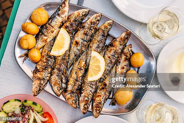 portuguese food - grilled sardines with potatoes served at a restaurant, high angle close-up view - sardine photos et images de collection