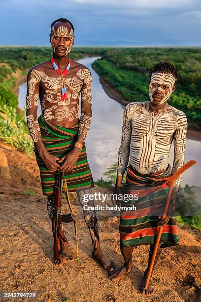 young african man from karo tribe, east africa - body paint stock pictures, royalty-free photos & images