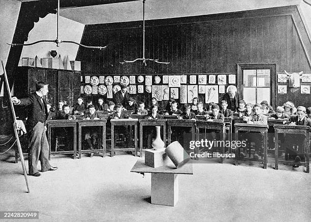 ilustrações, clipart, desenhos animados e ícones de aula de arte, london board school - desenhar atividade
