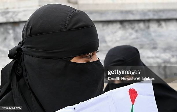 “Don't Throw Burkas In Our Eyes” Demonstration Against Niqab And..., Nachrichtenfoto