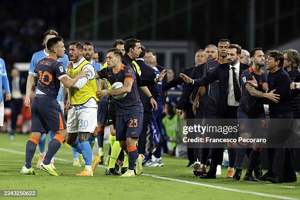 Lautaro Martinez of FC Internazionale arguing with Antonio Conte SSC Napoli head coach during the Serie A match between SSC Napoli and FC...