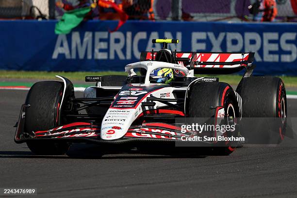 Oliver Bearman of Great Britain driving the Haas F1 VF-25 Ferrari on track during the F1 Grand Prix of Mexico at Autodromo Hermanos Rodriguez on...