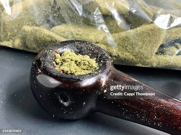 hash pipe with hashish - pipe joints stock pictures, royalty-free photos & images