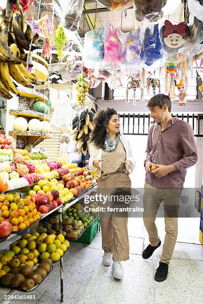 couple grocery shopping in a mexican market - craft product stock pictures, royalty-free photos & images