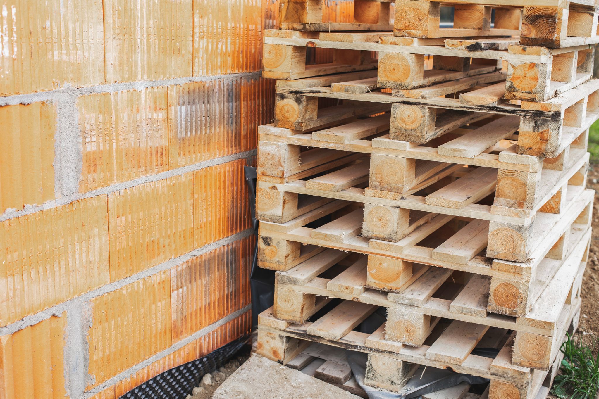 repairing wooden pallets