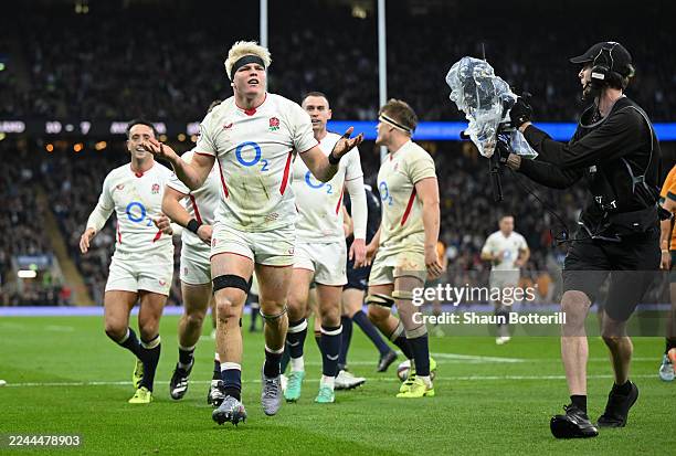 Henry Pollock of England celebrates scoring his team's second try during the Quilter Nations Series 2025 match between England and Australia at...