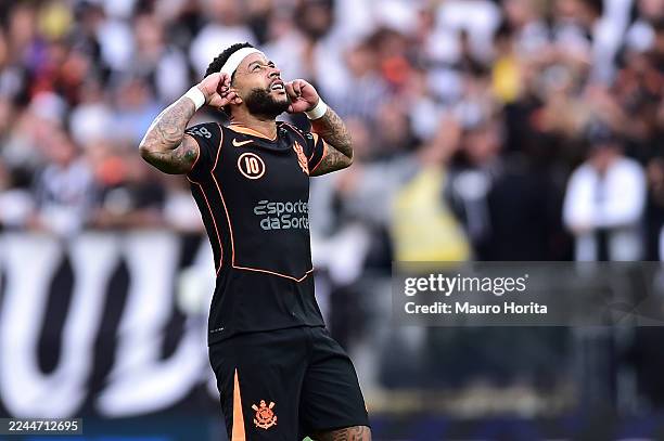 Memphis Depay of Corinthians celebrates after scoring his team's second goal during a Brasileirao 2025 match against Gremio at Neo Quimica Arena on...