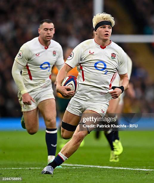 Henry Pollock of England runs with the ball during the Quilter Nations Series 2025 match between England and Australia at the Allianz Stadium on...