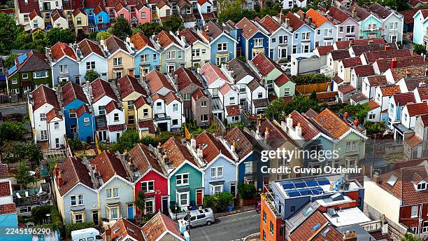 aerial view of traditional terraced houses in bristol with red tiled rooftops, colorful victorian homes and dense urban residential streets, historic british architecture and housing pattern, city planning and community living concept - bristol houses stock pictures, royalty-free photos & images