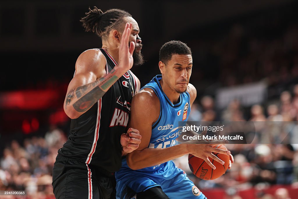 NBL Rd 8 - Illawarra Hawks v Melbourne United