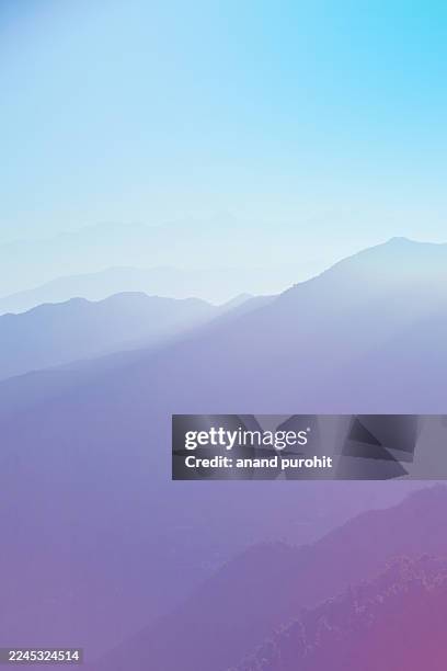 background misty mountain range calm colourful wallpaper gradiant pastel dramatic backdrop - gradiant photos et images de collection