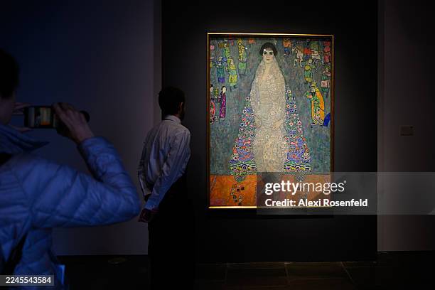 Woman films an art handler standing in front of Bildnis Elisabeth Lederer , by Gustav Klimt, during a press preview at Sotheby's on November 07, 2025...