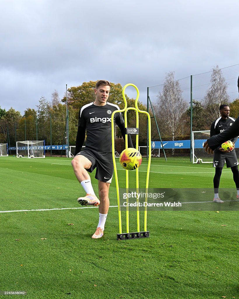 Chelsea Adopts Rugby Training Barriers to Prepare for Upcoming Away Match Chelsea Adopts Rugby Training Barriers to Prepare for Upcoming Away Match
