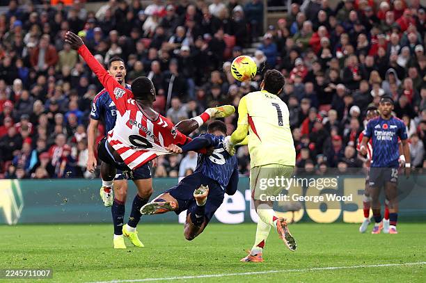 Brian Brobbey of Sunderland scores his team's second goal during the Premier League match between Sunderland and Arsenal at the Stadium of Light on...