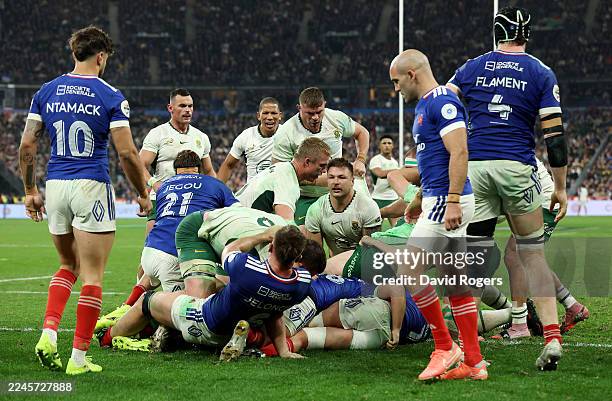 Andre Esterhuizen of South Africa celebrates scoring his team's second try with teammates during the Autumn Nations Series 2025 match between France...