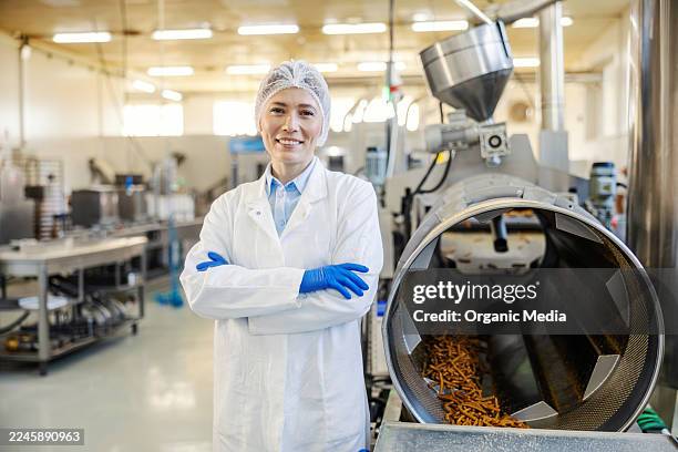 female quality control worker in food factory production - hair net stock pictures, royalty-free photos & images