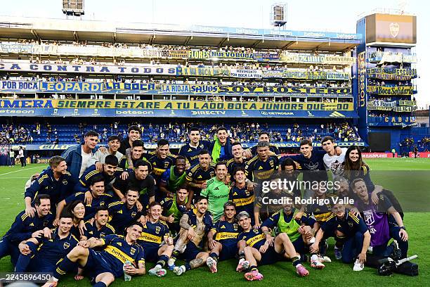 Players of Boca Juniors pose for a photo after the Torneo Apertura Betano 2025 superclasico match between Boca Juniors and River Plate at Estadio...