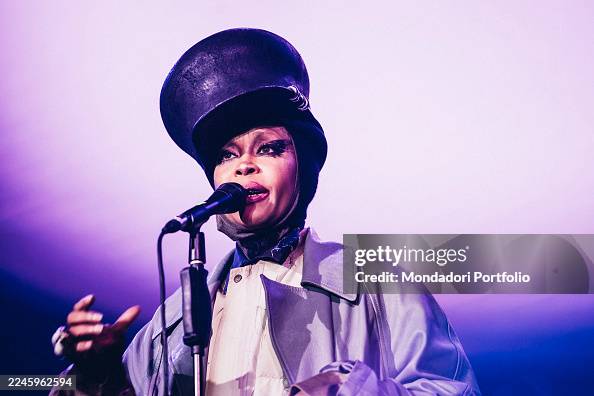 Badu Singer American singer-songwriter Erykah Badu, performs at Alcatraz. Milan ...