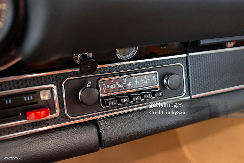 1969 Porsche 911 radio