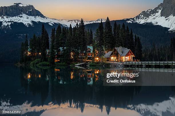 emerald lake at sunset, yoho national park, british columbia, canada - emerald lake stock pictures, royalty-free photos & images