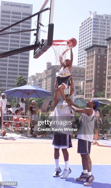Il Bow Bow gets a lift from Master p and Orlando at MTV's 'Celebrity Slam' taped in Los Angeles, Ca. 9/17/00. EXCLUSIVE Photo by Kevin...