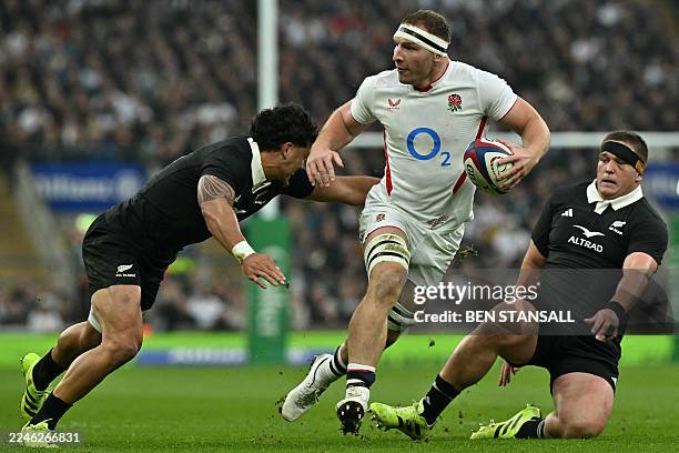 England's flanker Sam Underhill makes a break during the Autumn Nations Series international rugby union match between England and New Zealand at...