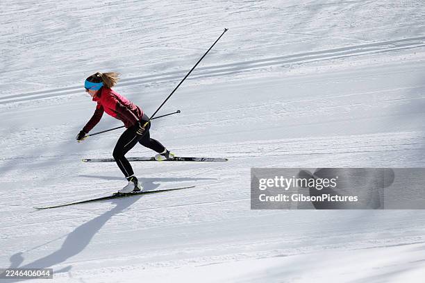 skate skiing - cross country ski stock pictures, royalty-free photos & images