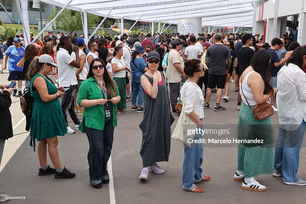 Chileans Vote For President In Tight Election