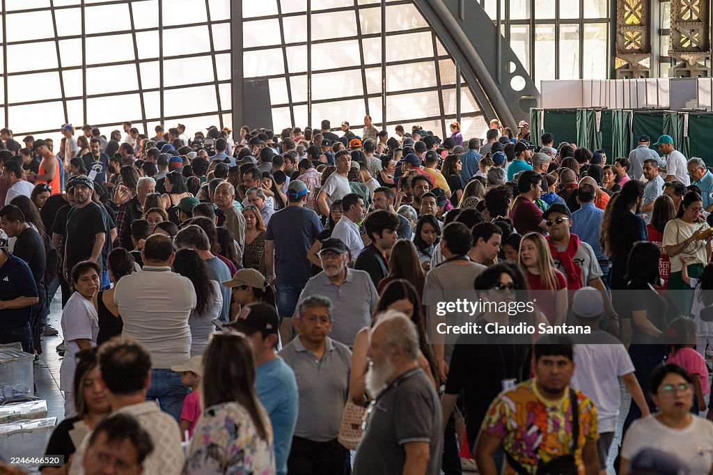 Chileans Vote For President In Tight Election
