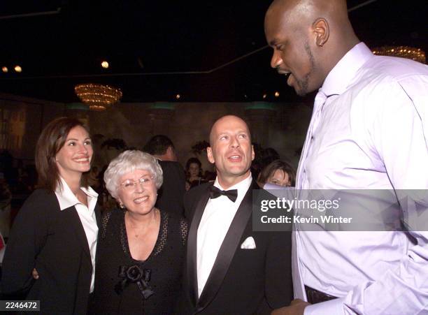 Julia Roberts, Marlene, Bruce's mother, Bruce Willis and Shaquille O'Neal at 'Hollywood Salutes Bruce Willis: An American Cinematheque Tribute' at...