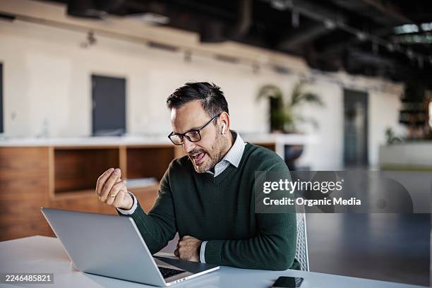 businessman having online video call using laptop in office - die neue normalität stock-fotos und bilder
