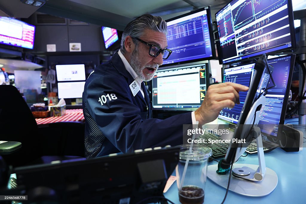 Dow Plunges Over 800 Points In Intraday Trading